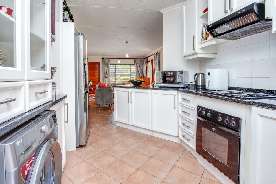 To Let 2 Bedroom Property for Rent in Sunninghill Gauteng
