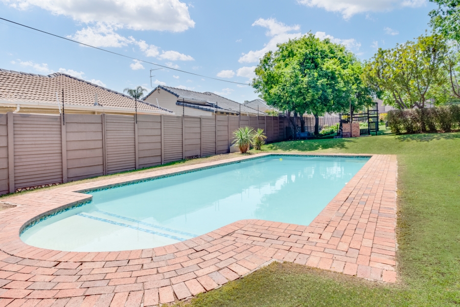To Let 2 Bedroom Property for Rent in Sunninghill Gauteng