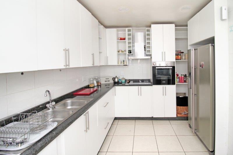 To Let 3 Bedroom Property for Rent in Fairland Gauteng