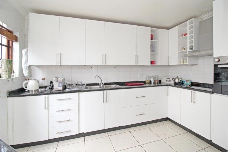 To Let 3 Bedroom Property for Rent in Fairland Gauteng