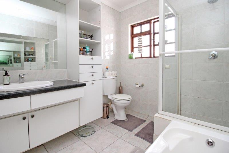 To Let 3 Bedroom Property for Rent in Fairland Gauteng
