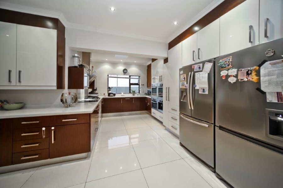 To Let 5 Bedroom Property for Rent in Sandown Gauteng