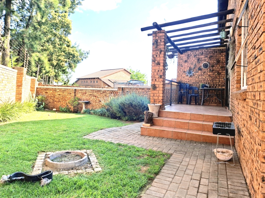 2 Bedroom Property for Sale in Honeypark Gauteng