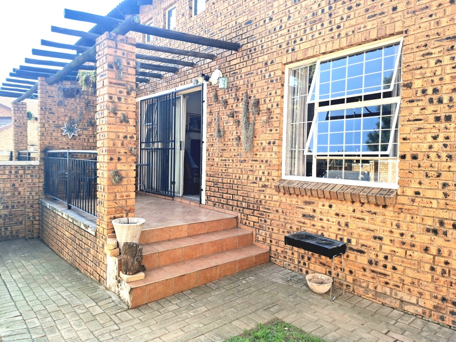 2 Bedroom Property for Sale in Honeypark Gauteng