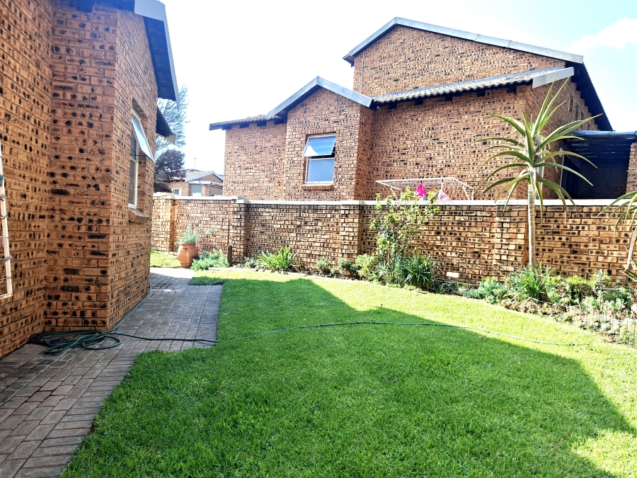 2 Bedroom Property for Sale in Honeypark Gauteng