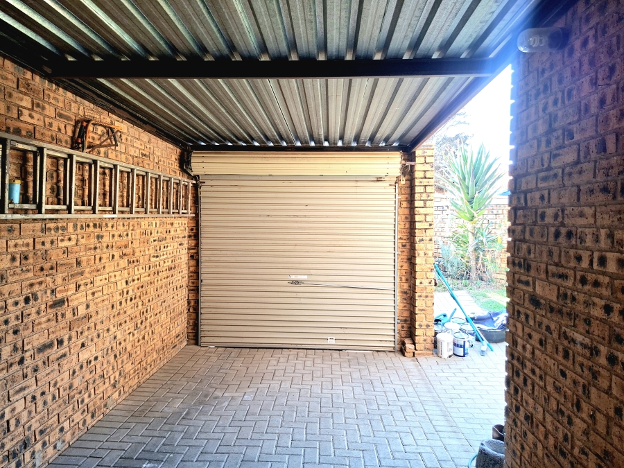 2 Bedroom Property for Sale in Honeypark Gauteng
