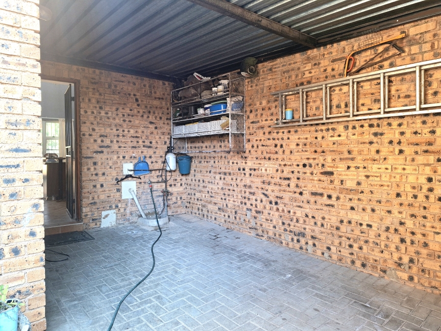 2 Bedroom Property for Sale in Honeypark Gauteng