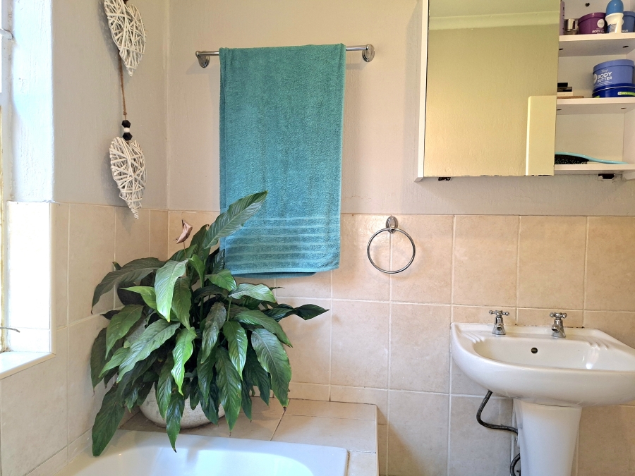 2 Bedroom Property for Sale in Honeypark Gauteng