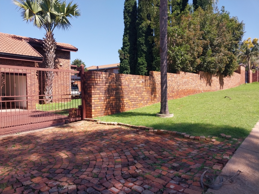 To Let 4 Bedroom Property for Rent in Eersterust Gauteng