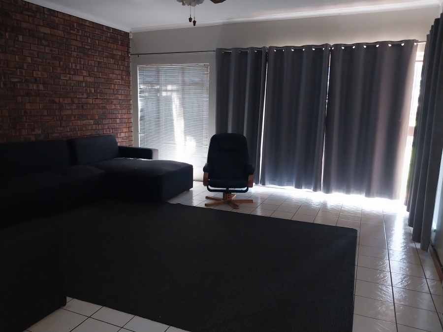 To Let 4 Bedroom Property for Rent in Eersterust Gauteng