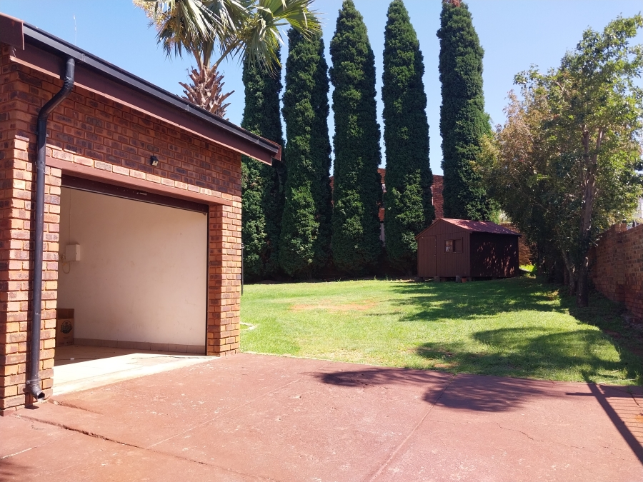 To Let 4 Bedroom Property for Rent in Eersterust Gauteng