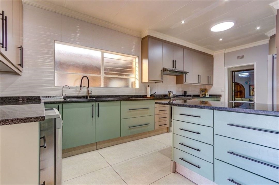 4 Bedroom Property for Sale in Edleen Gauteng