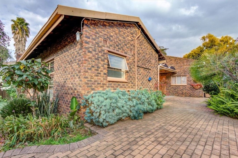 4 Bedroom Property for Sale in Edleen Gauteng