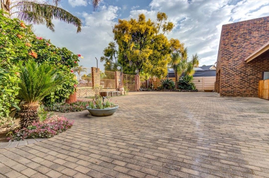 4 Bedroom Property for Sale in Edleen Gauteng
