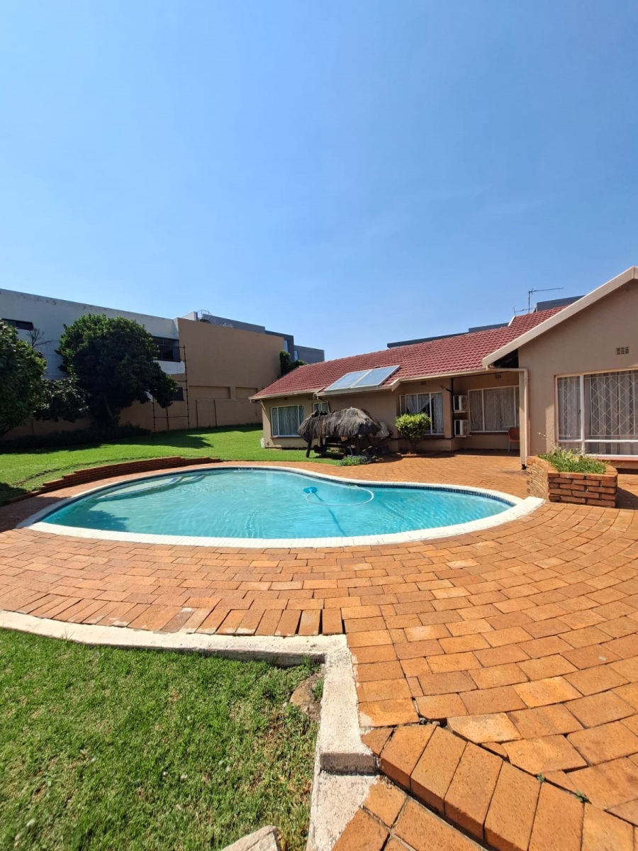 To Let 8 Bedroom Property for Rent in Bedfordview Gauteng