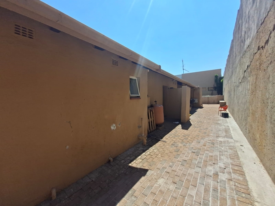 To Let 8 Bedroom Property for Rent in Bedfordview Gauteng