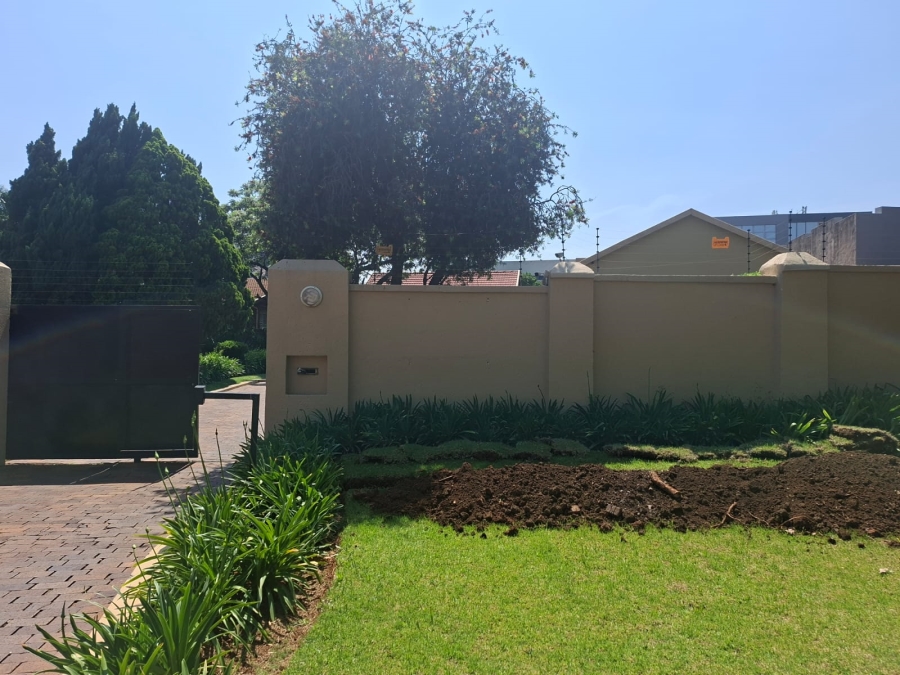 To Let 8 Bedroom Property for Rent in Bedfordview Gauteng