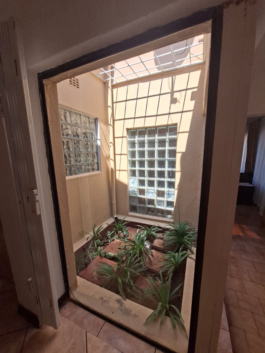 To Let 8 Bedroom Property for Rent in Bedfordview Gauteng