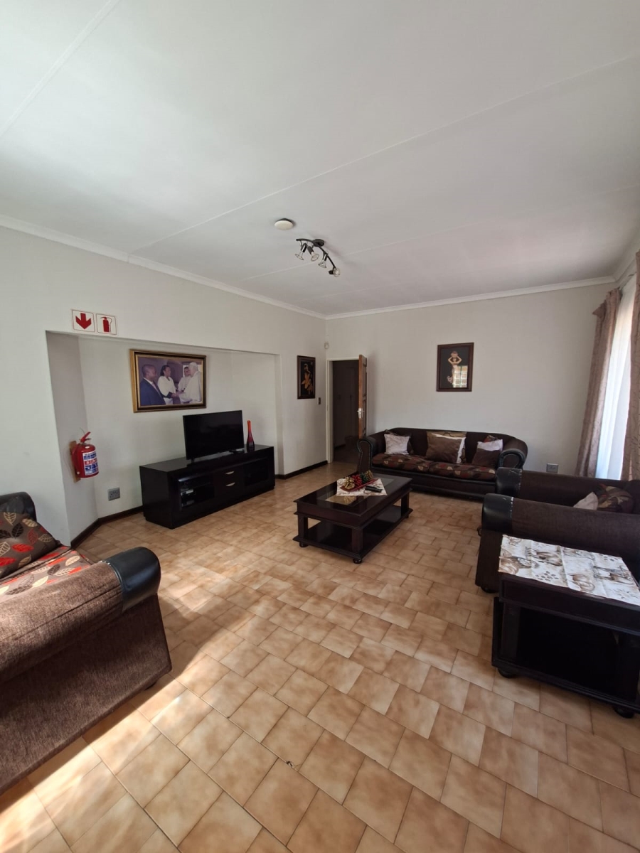 To Let 8 Bedroom Property for Rent in Bedfordview Gauteng