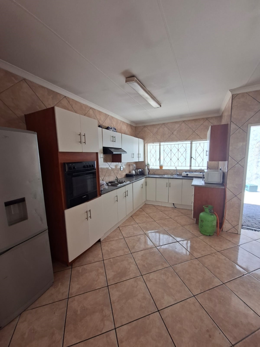 To Let 8 Bedroom Property for Rent in Bedfordview Gauteng