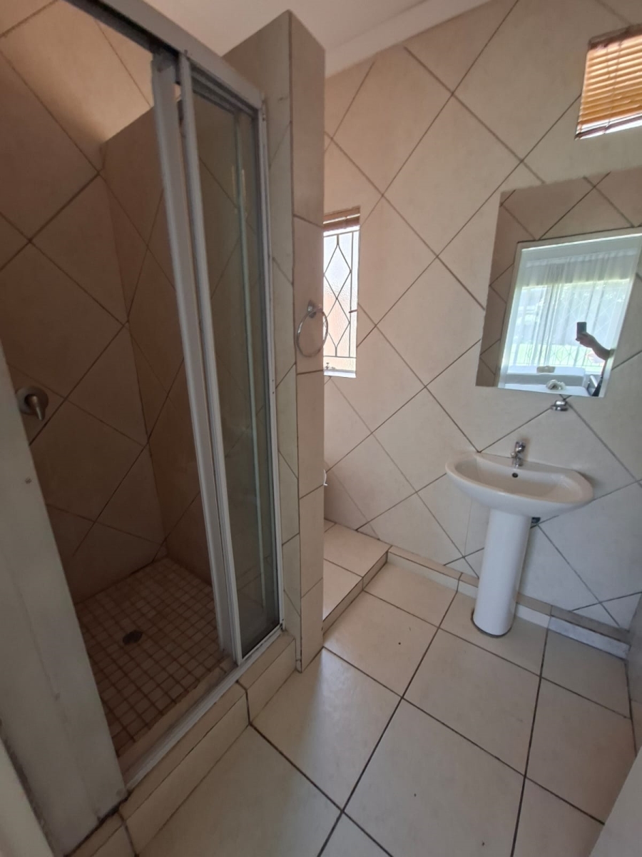 To Let 8 Bedroom Property for Rent in Bedfordview Gauteng