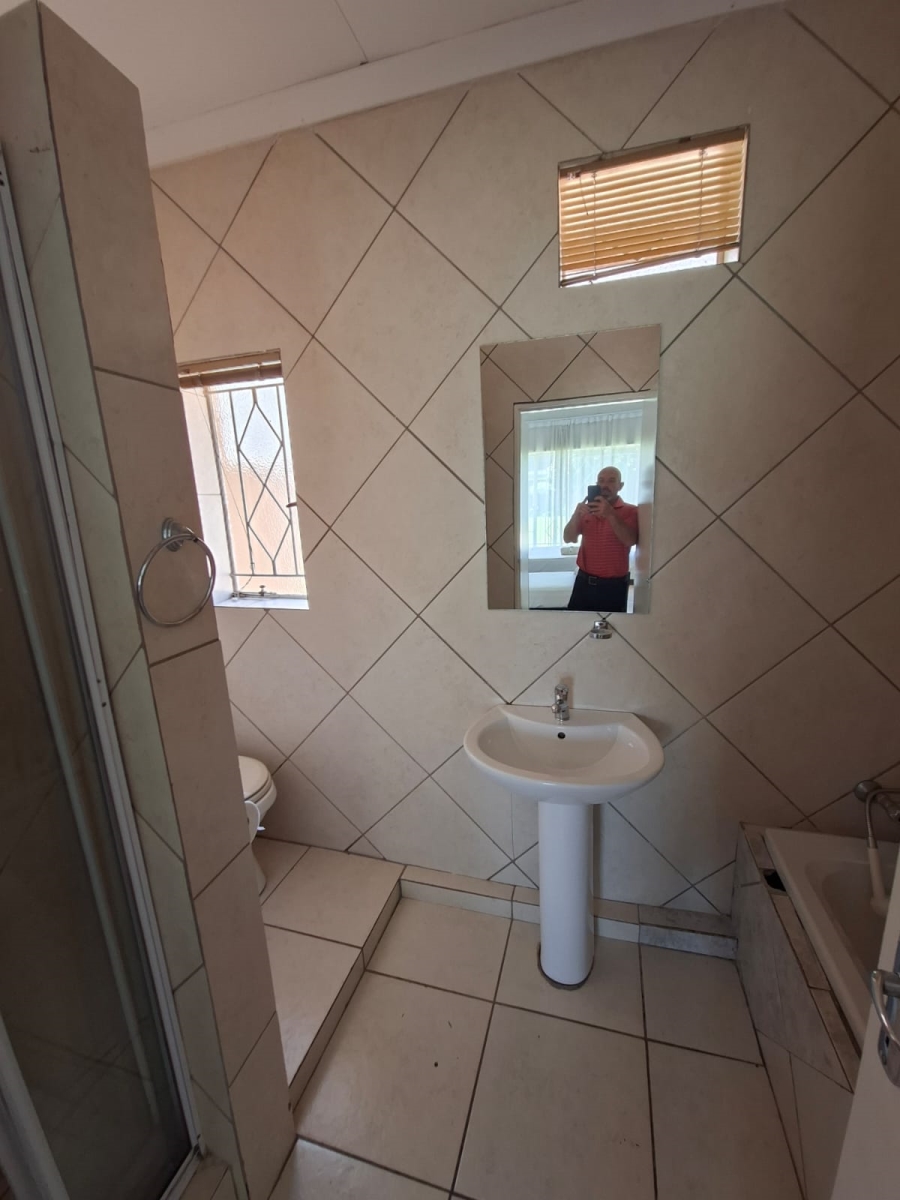 To Let 8 Bedroom Property for Rent in Bedfordview Gauteng