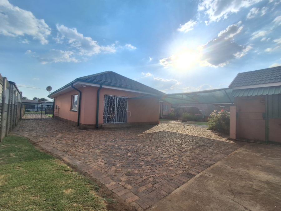 3 Bedroom Property for Sale in Sonland Park Gauteng