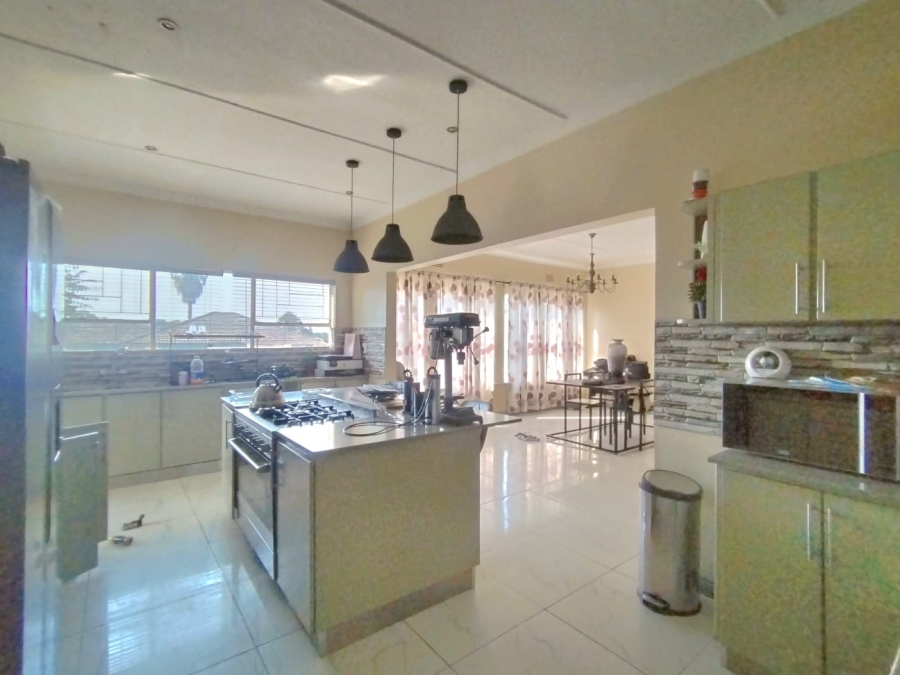 6 Bedroom Property for Sale in Brakpan Central Gauteng