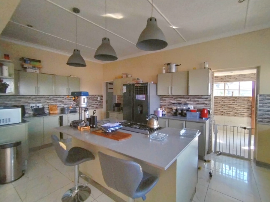 6 Bedroom Property for Sale in Brakpan Central Gauteng