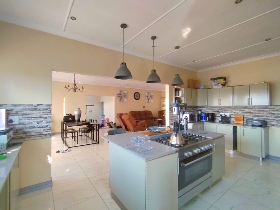 6 Bedroom Property for Sale in Brakpan Central Gauteng