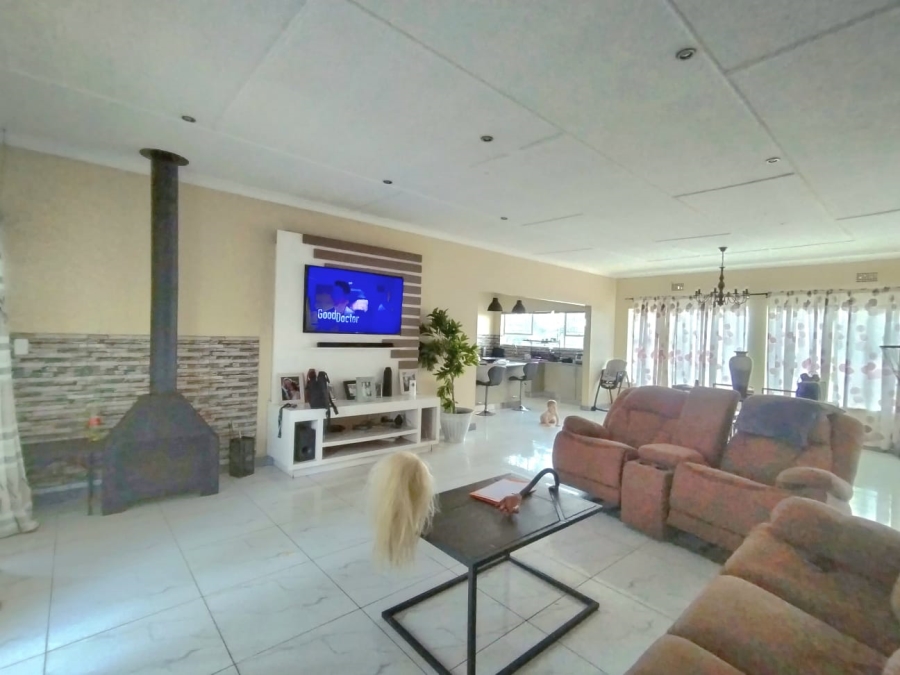 6 Bedroom Property for Sale in Brakpan Central Gauteng