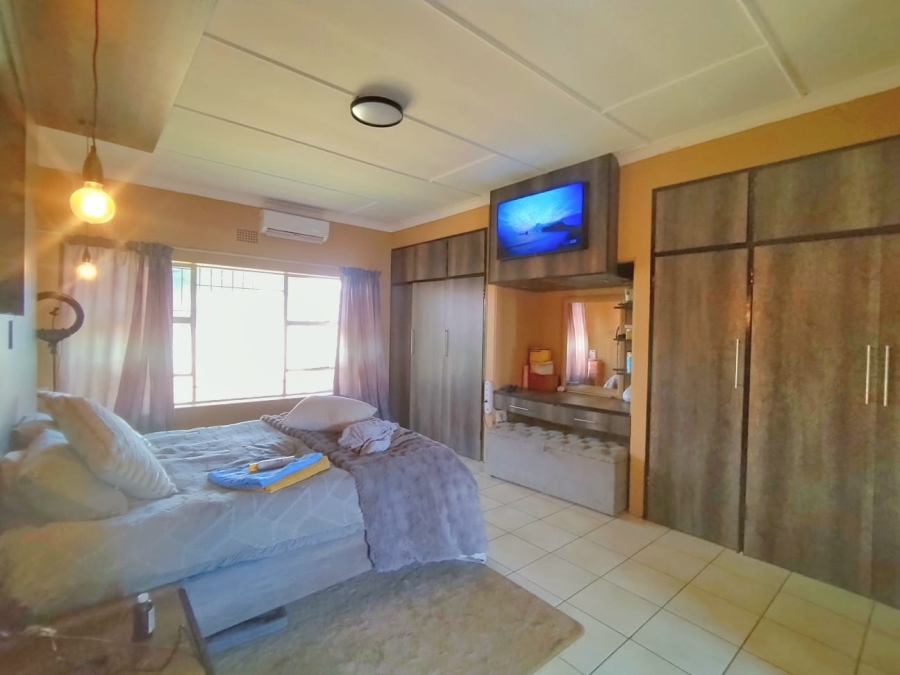 6 Bedroom Property for Sale in Brakpan Central Gauteng