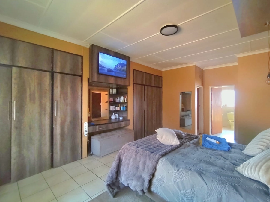 6 Bedroom Property for Sale in Brakpan Central Gauteng