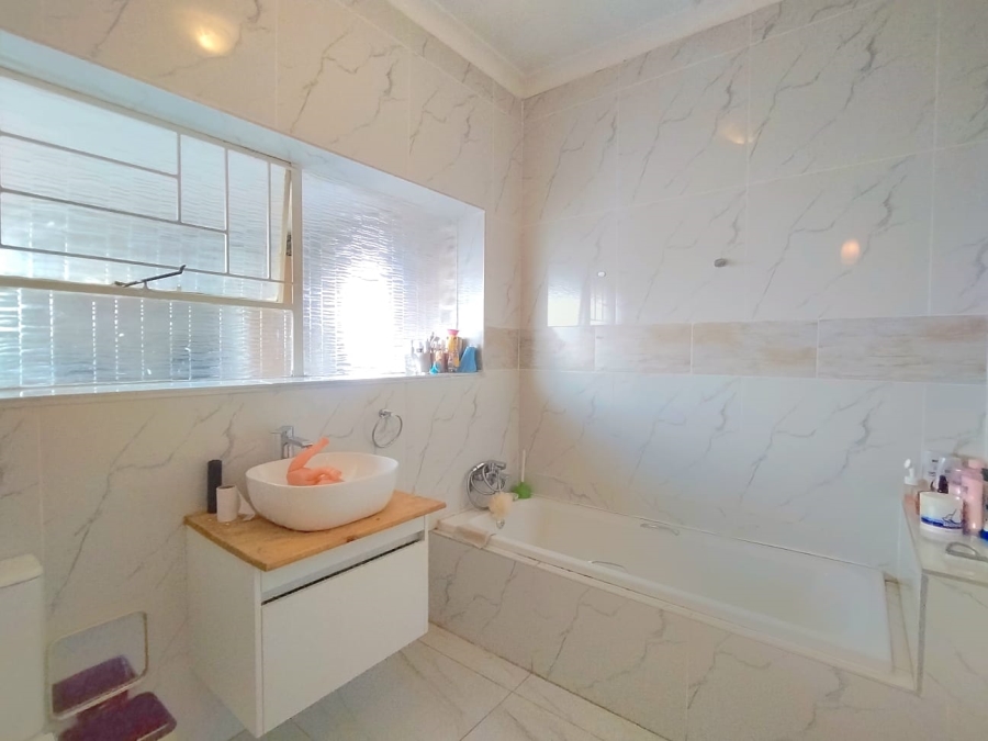 6 Bedroom Property for Sale in Brakpan Central Gauteng