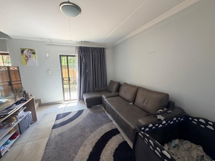 2 Bedroom Property for Sale in Blue Hills Gauteng