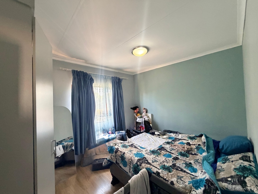 2 Bedroom Property for Sale in Blue Hills Gauteng