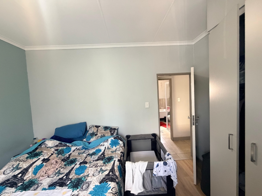 2 Bedroom Property for Sale in Blue Hills Gauteng