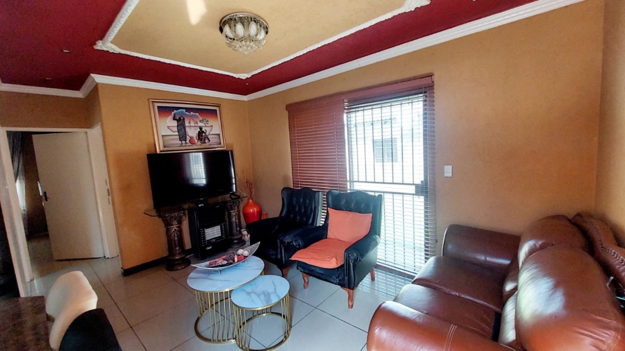 2 Bedroom Property for Sale in Greenhills Gauteng