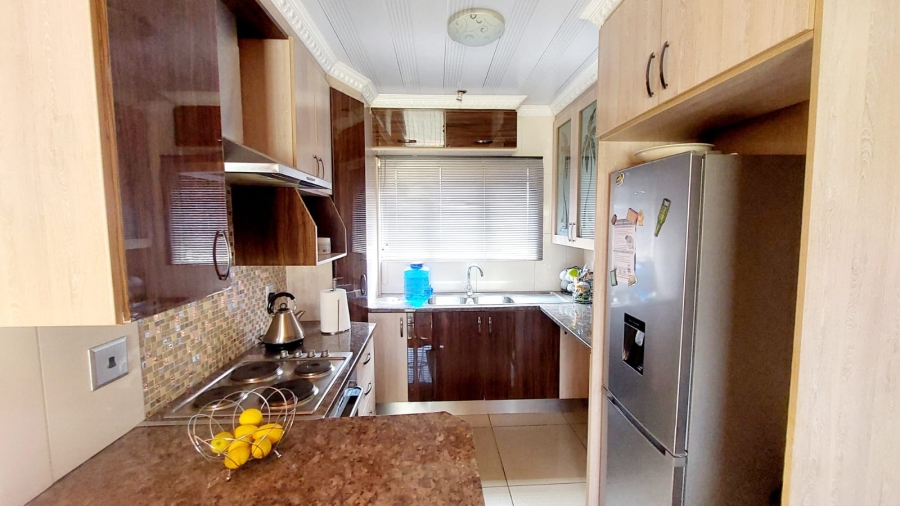 2 Bedroom Property for Sale in Greenhills Gauteng