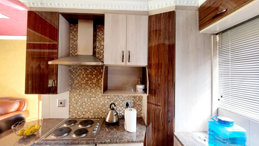 2 Bedroom Property for Sale in Greenhills Gauteng