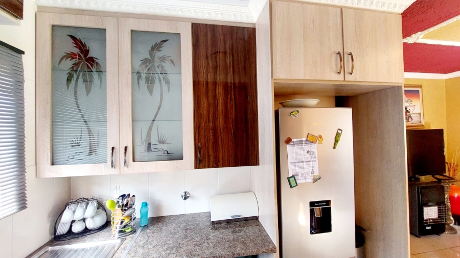 2 Bedroom Property for Sale in Greenhills Gauteng