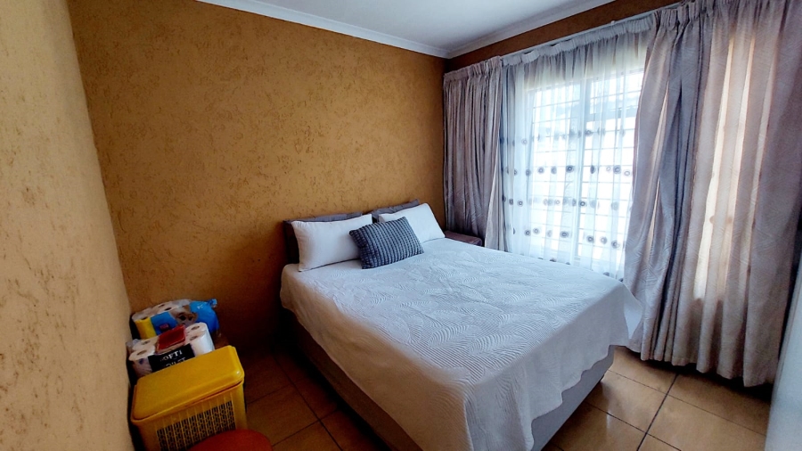 2 Bedroom Property for Sale in Greenhills Gauteng