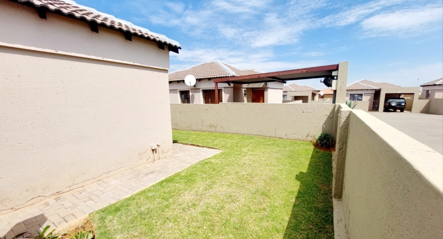 2 Bedroom Property for Sale in Greenhills Gauteng