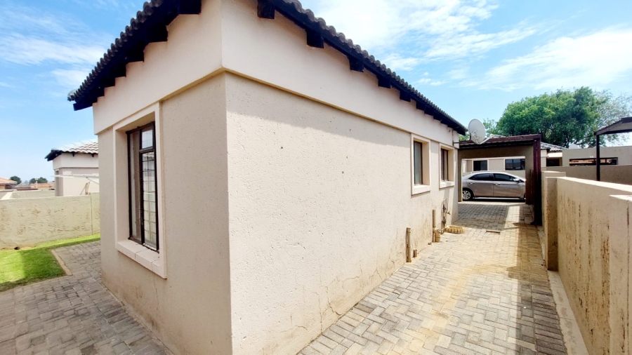 2 Bedroom Property for Sale in Greenhills Gauteng