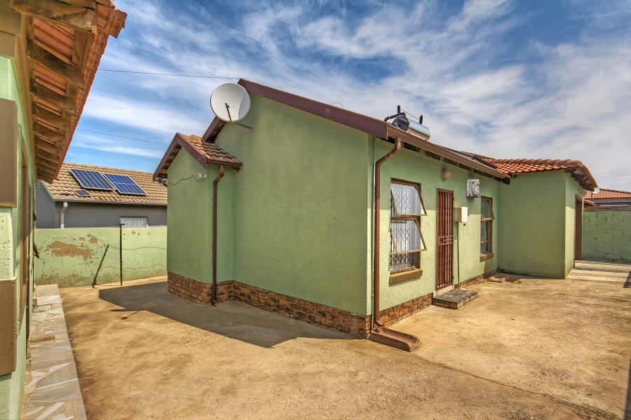 2 Bedroom Property for Sale in Bram Fischerville Gauteng