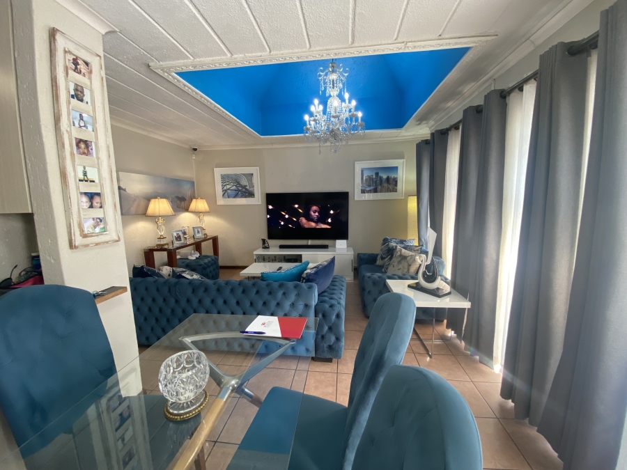To Let 2 Bedroom Property for Rent in Lonehill Gauteng