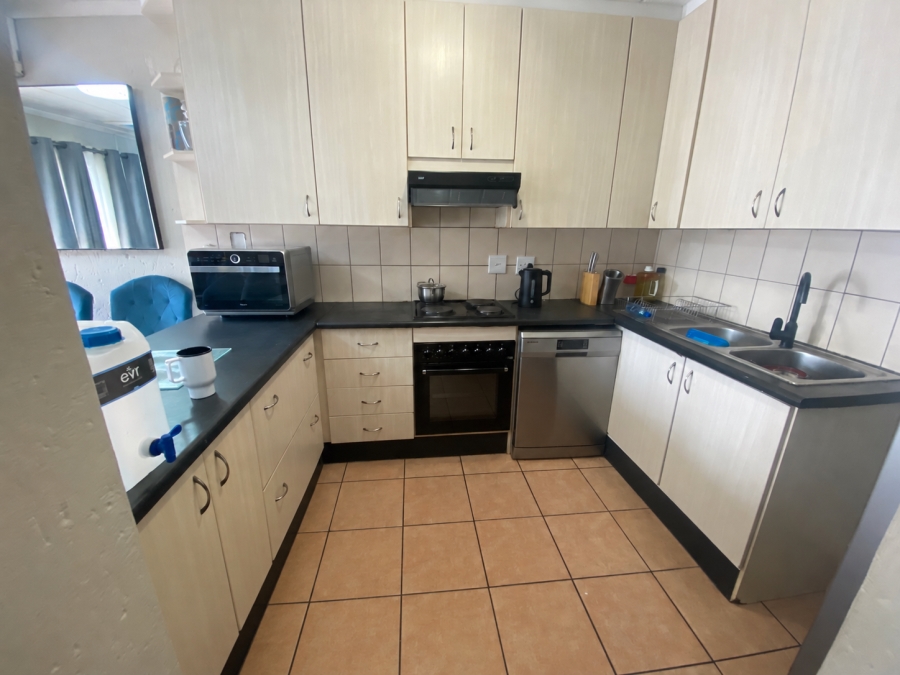 To Let 2 Bedroom Property for Rent in Lonehill Gauteng