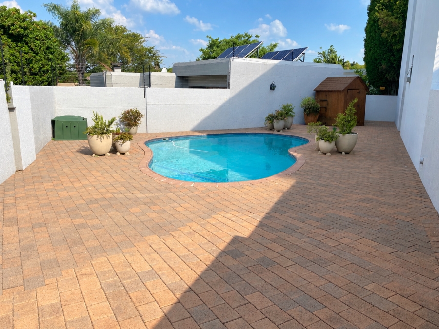 To Let 2 Bedroom Property for Rent in Lonehill Gauteng