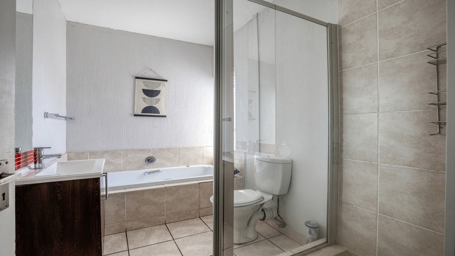 2 Bedroom Property for Sale in Broadacres Gauteng