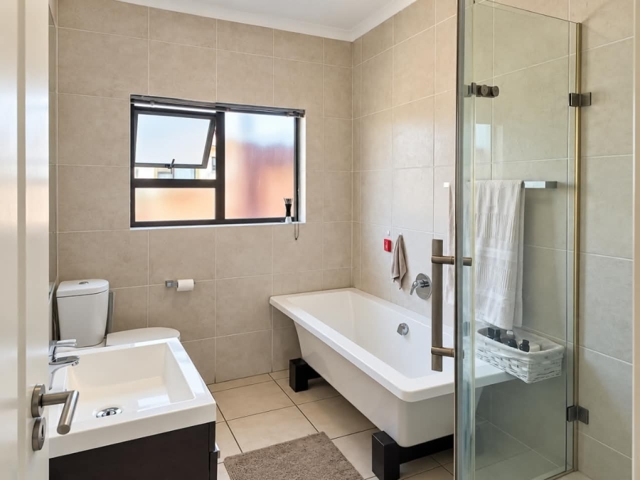 2 Bedroom Property for Sale in Noordwyk Gauteng